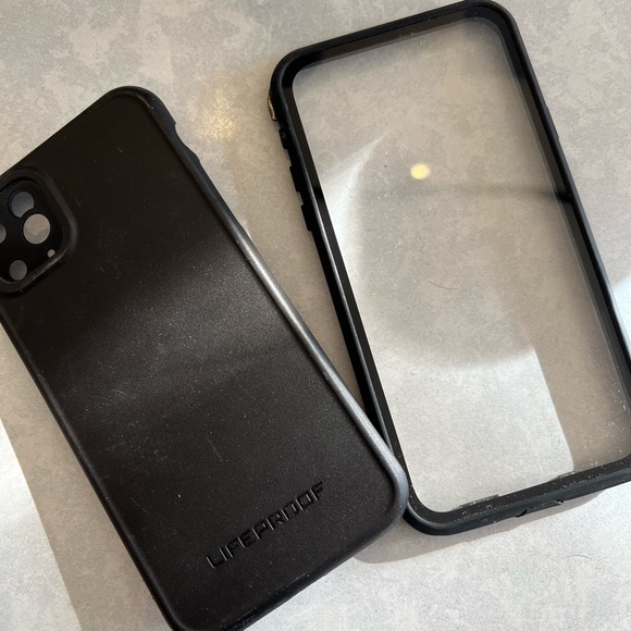 Lifeproof iPhone 11 Pro Max case - Picture 2 of 3